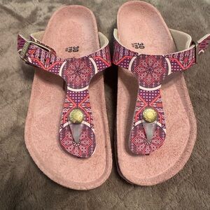 UNIQUE Birkenstock Gizeh Girls sandals